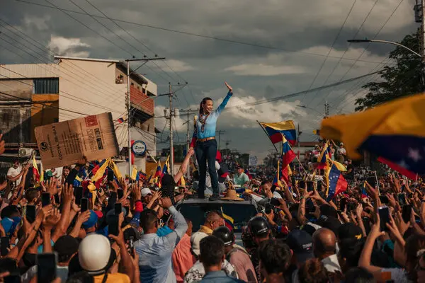 Alta participación electoral en Venezuela llena de orgullo a Machado