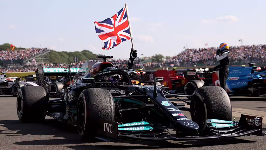 Lewis Hamilton Rompe su Sequía en la Fórmula 1 con Triunfo en el GP de Gran Bretaña