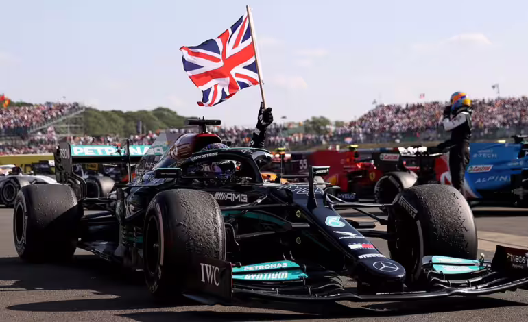 Lewis Hamilton Rompe su Sequía en la Fórmula 1 con Triunfo en el GP de Gran Bretaña