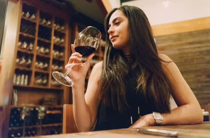 Estudio desmiente beneficios del consumo moderado de alcohol para la longevidad