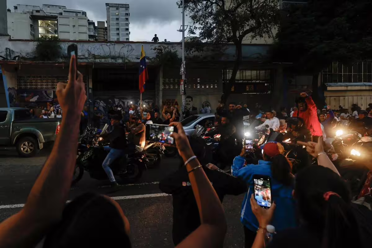 La tensión aumenta en Venezuela mientras se esperan los resultados electorales