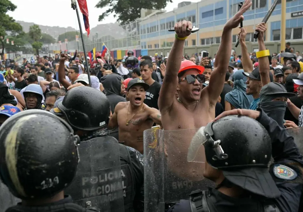 Un Joven Muere en Protestas Contra el Fraude Electoral en Venezuela