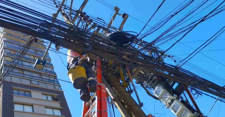 Ley «Chao Cables»: La normativa de 2019 que aún no se implementa y podría haber aliviado la crisis eléctrica