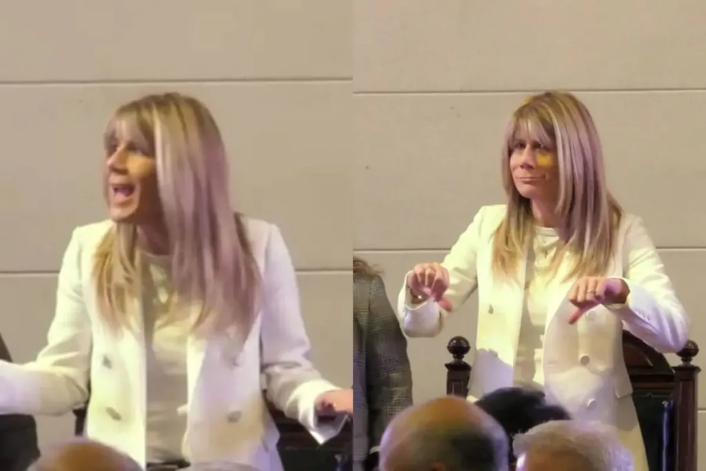Incómodo Momento en Acto de Demócratas: Se Escucha Estrofa Asocada a la Dictadura