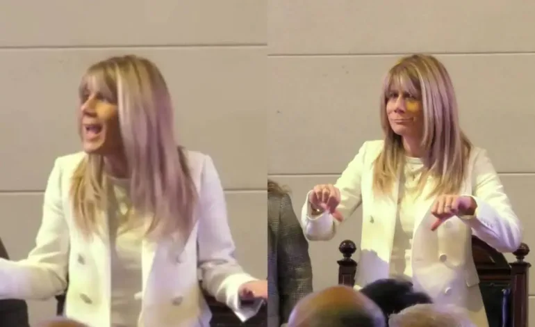 Incómodo Momento en Acto de Demócratas: Se Escucha Estrofa Asocada a la Dictadura