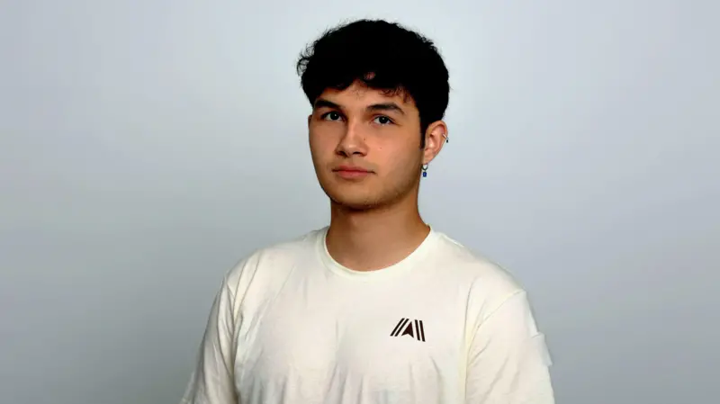 El joven colombiano que ganó un premio en EE.UU. por narrar su experiencia con un trastorno esquizoafectivo