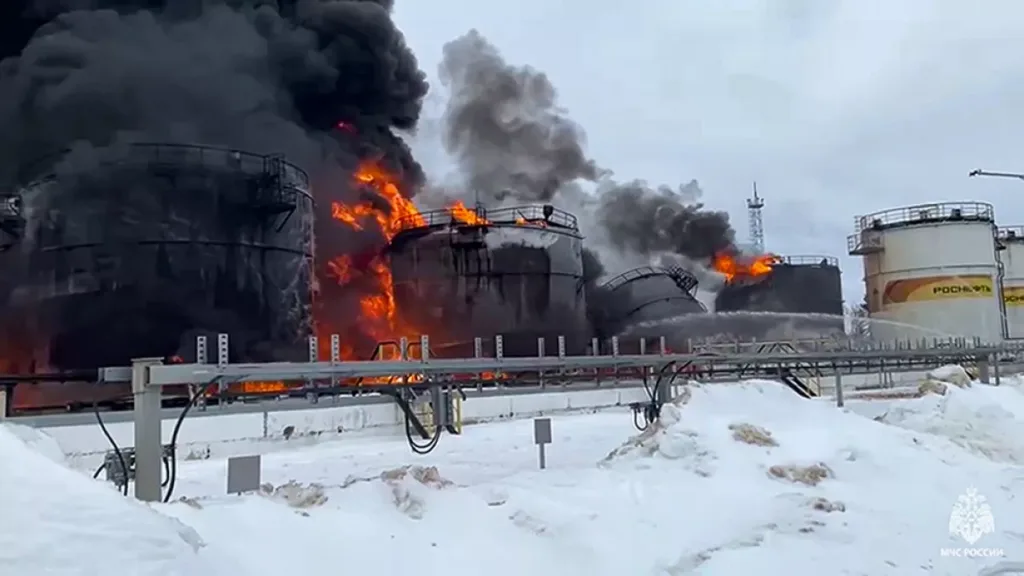 Ataque de Dron Impacta Depósito de Petróleo en la Región Rusa de Kirov
