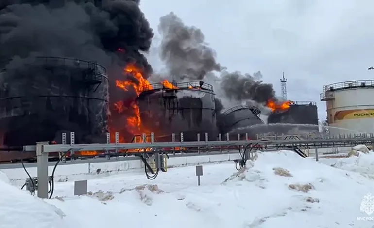 Ataque de Dron Impacta Depósito de Petróleo en la Región Rusa de Kirov