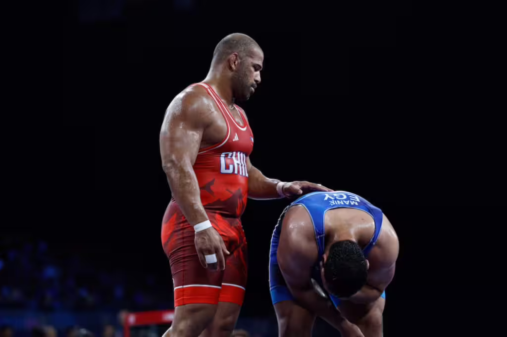 Yasmani Acosta asegura una histórica medalla de plata en Lucha Grecorromana y va por el oro en París 2024