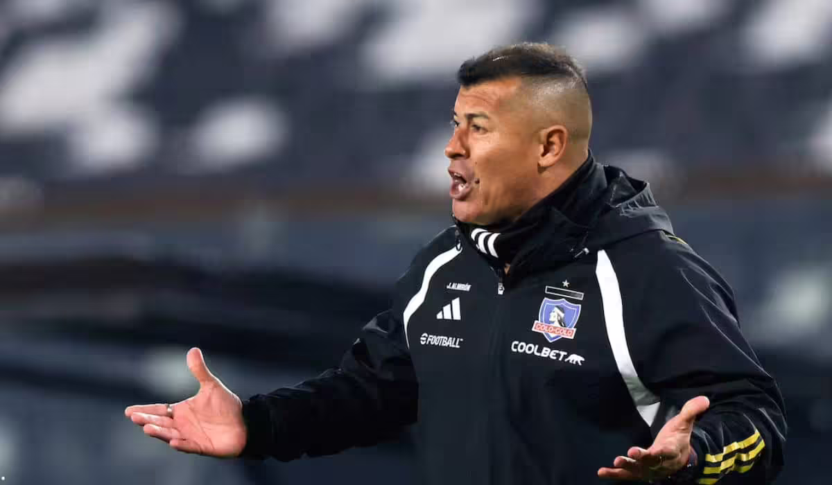 Colo Colo se Enfrenta a Junior de Barranquilla: La Gran Duda de Jorge Almirón sobre Arturo Vidal