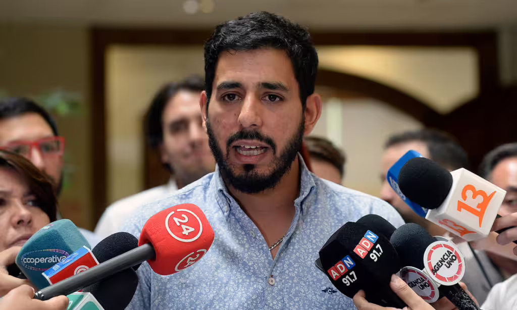 Brito critica declaraciones de Ibáñez sobre posible ola migratoria