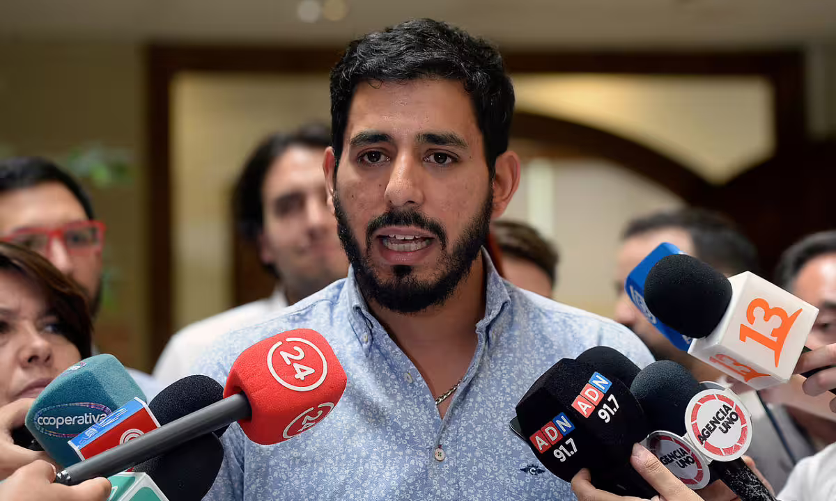 Brito critica declaraciones de Ibáñez sobre posible ola migratoria