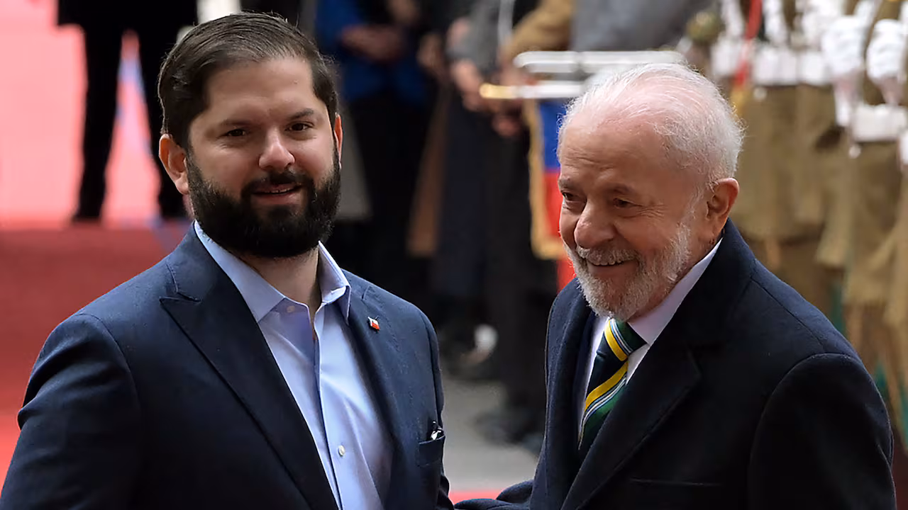 Lula da Silva y Gabriel Boric se Reúnen en La Moneda en el Contexto de la Crisis Venezolana