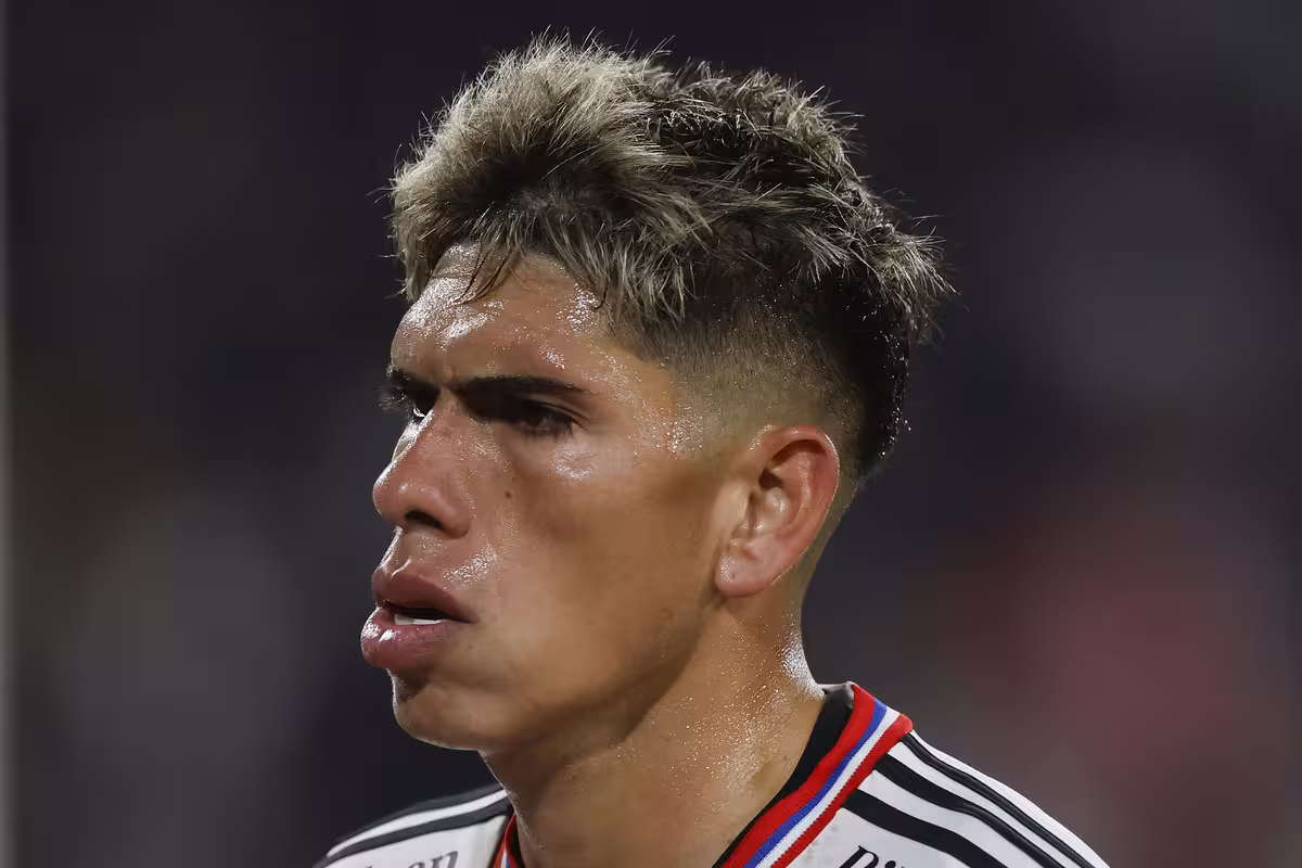 Boca Juniors ofrece 4,8 millones de dólares por Carlos Palacios: Colo Colo responde a la propuesta