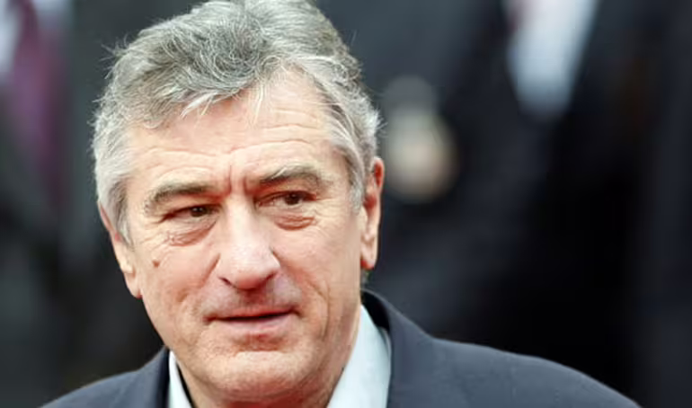 Robert De Niro Celebra su 81º Cumpleaños con un Salto Extremo