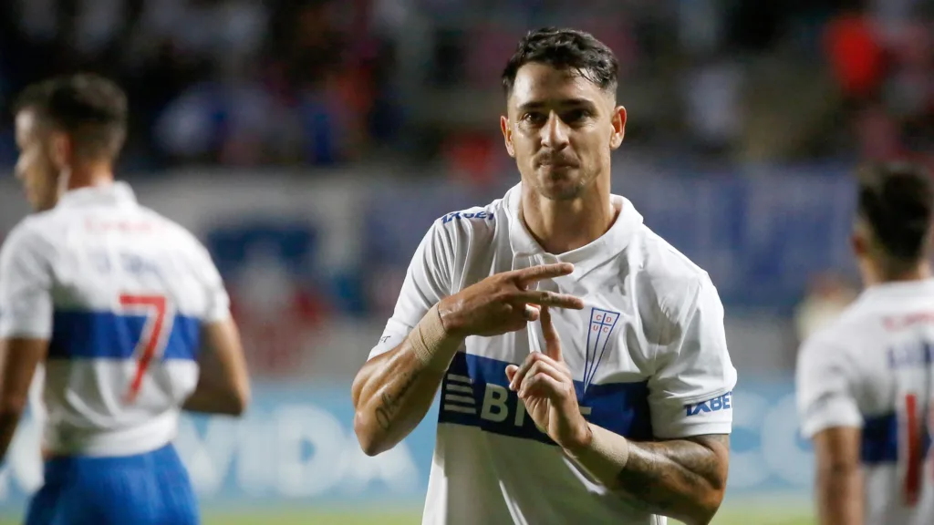 Universidad Católica Golea a Huachipato y Zampedri se Acerca al Récord Histórico del Club