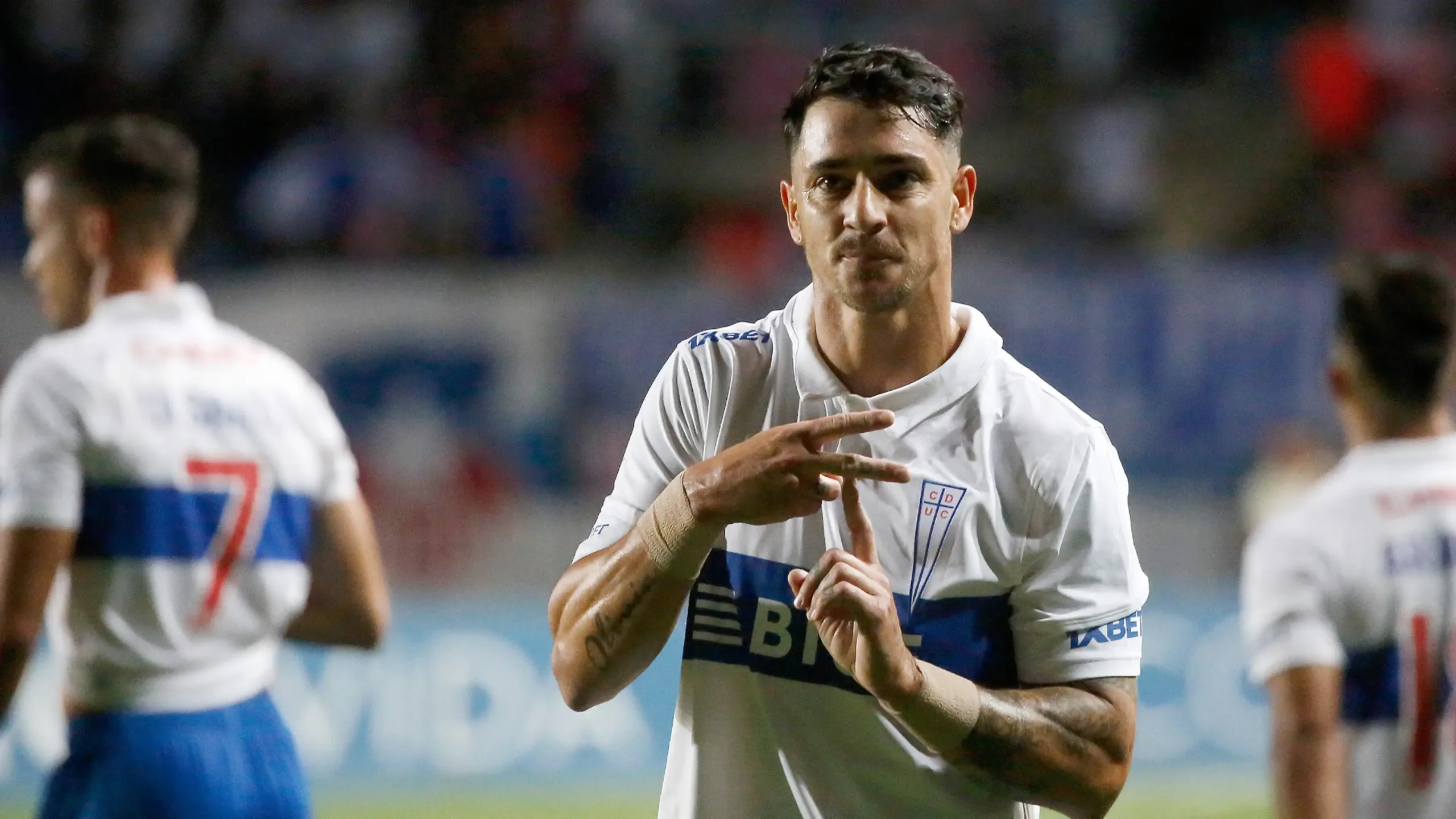 Universidad Católica Golea a Huachipato y Zampedri se Acerca al Récord Histórico del Club