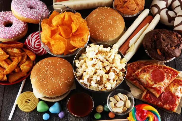 La Relación Entre Alimentos Ultraprocesados y el Aumento de Cáncer en Jóvenes: Un Alerta de Expertos