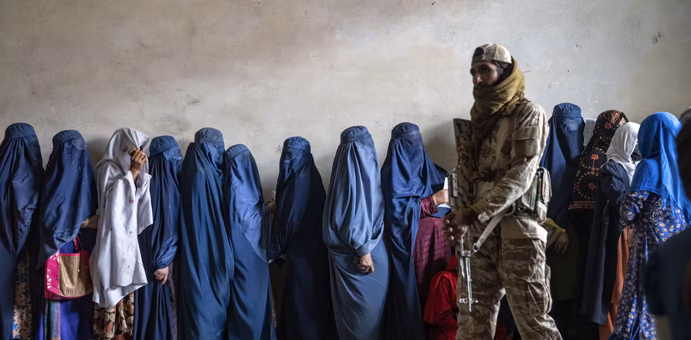 Talibanes prohíben la voz de las mujeres en público en Afganistán por considerarla una «falta contra la modestia»