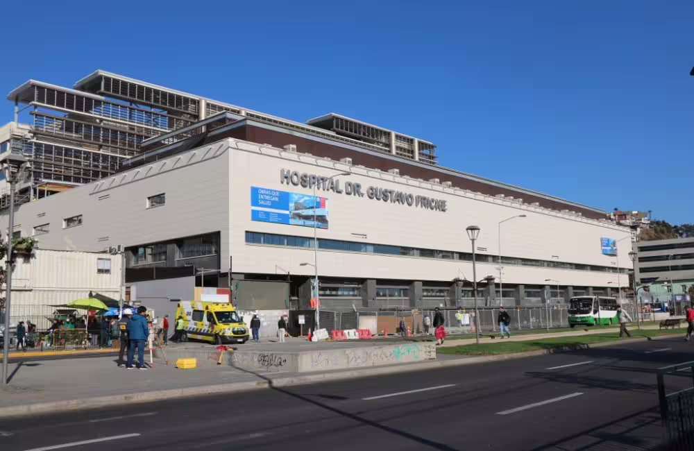 Denuncian intoxicación masiva en funcionarios del Hospital Gustavo Fricke de Viña del Mar