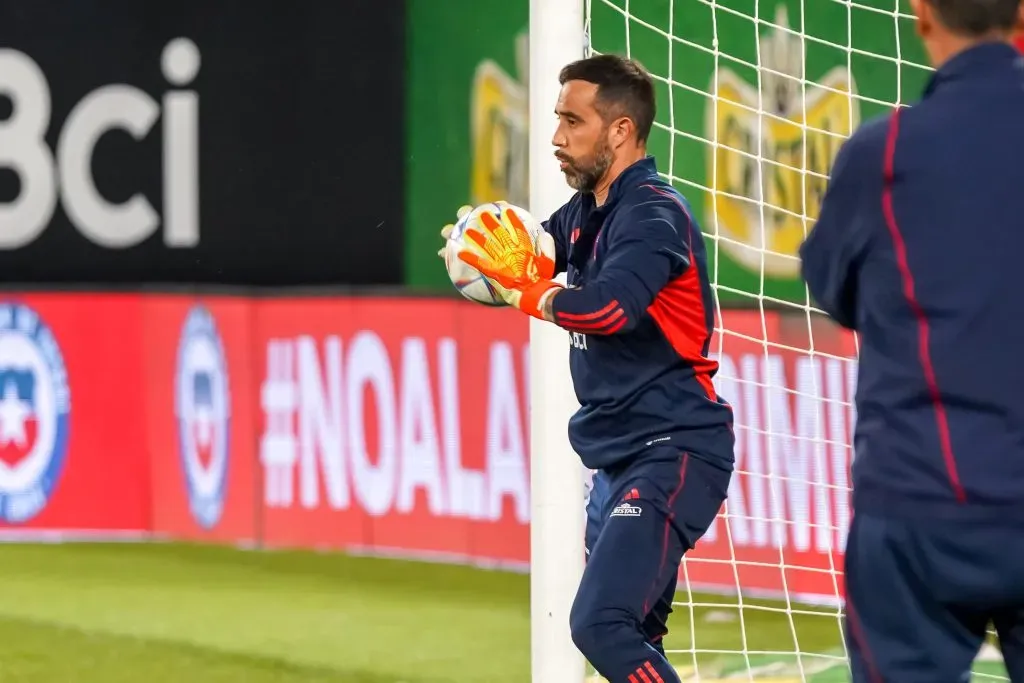 Sorpresa en La Roja: Claudio Bravo Queda Fuera de la Convocatoria para Eliminatorias y Revelan a su Reemplazo