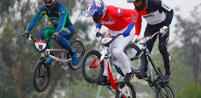 Mauricio Molina brilla en repechaje de BMX y avanza a semifinales en París 2024