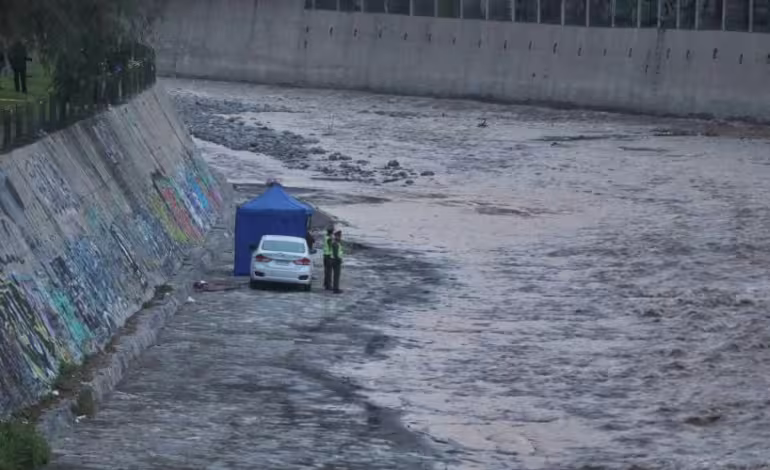 Encuentran cadáver en el río Mapocho tras ser trasladado desde el oriente hasta el centro de Santiago