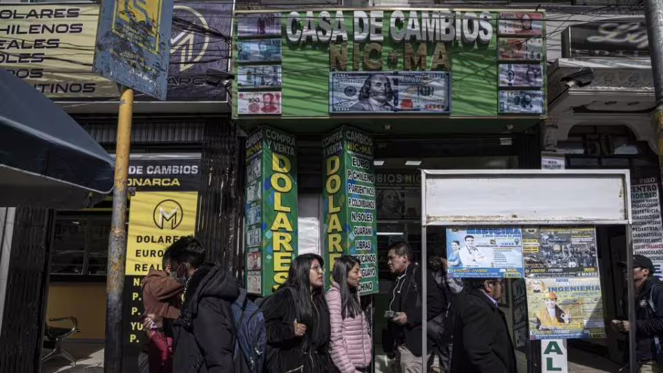 Las claves para entender la crisis económica en Bolivia: De “milagro económico” a desestabilización