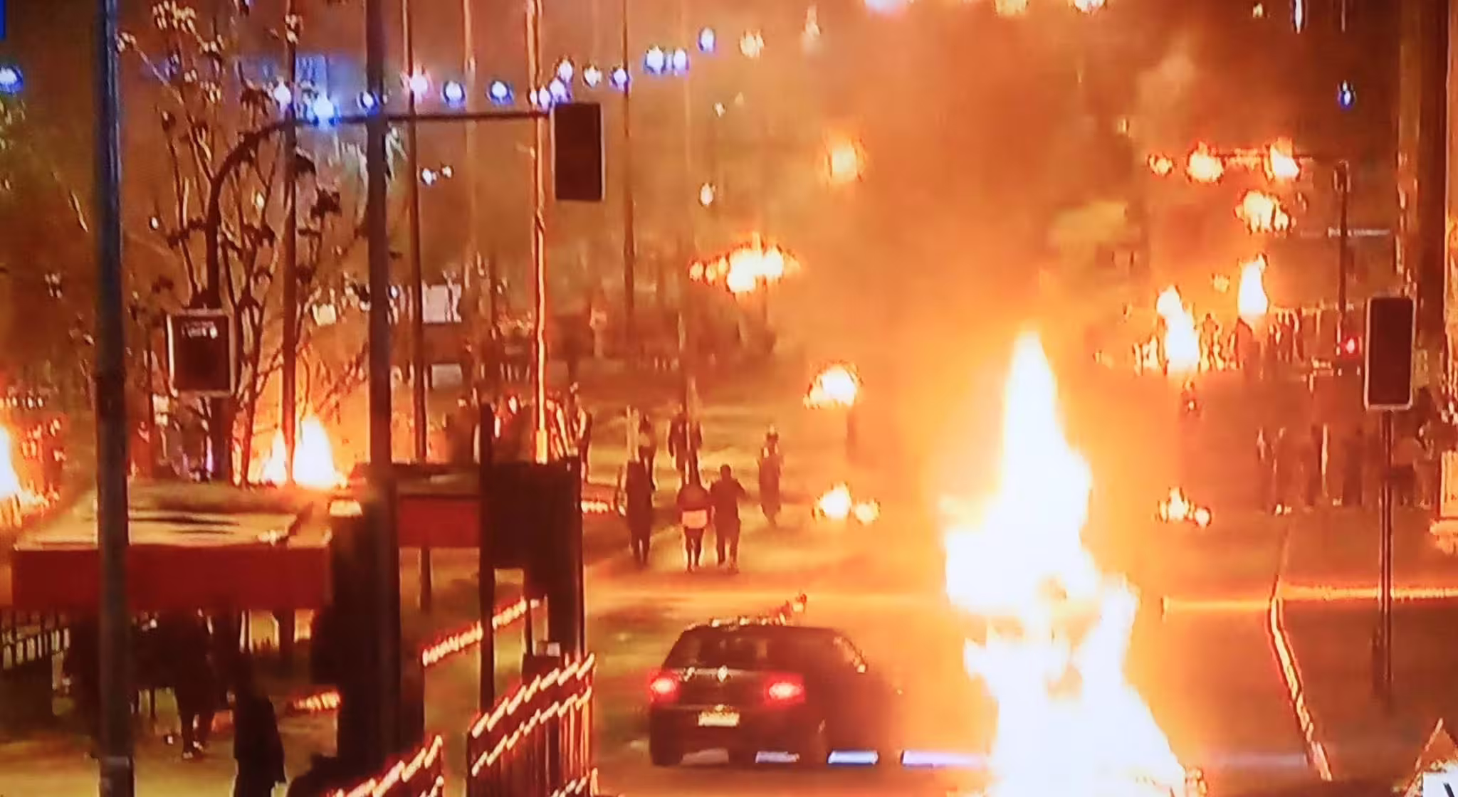 Disturbios y barricadas marcan el 51° aniversario del 11 de septiembre en la RM