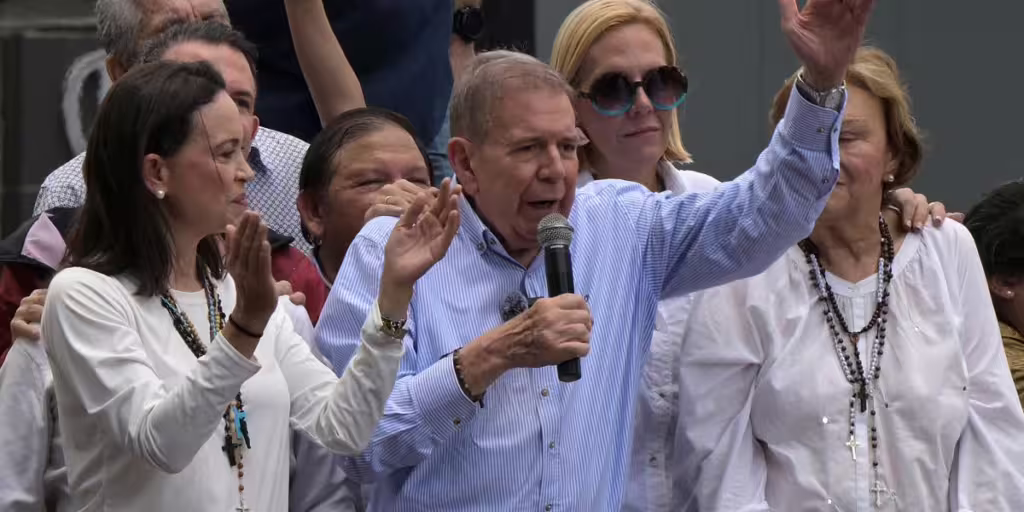 María Corina Machado se compromete a continuar la lucha desde Venezuela pese al exilio de González Urrutia