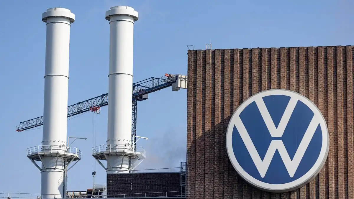Volkswagen enfrenta una posible huelga histórica por cierre de plantas en Alemania
