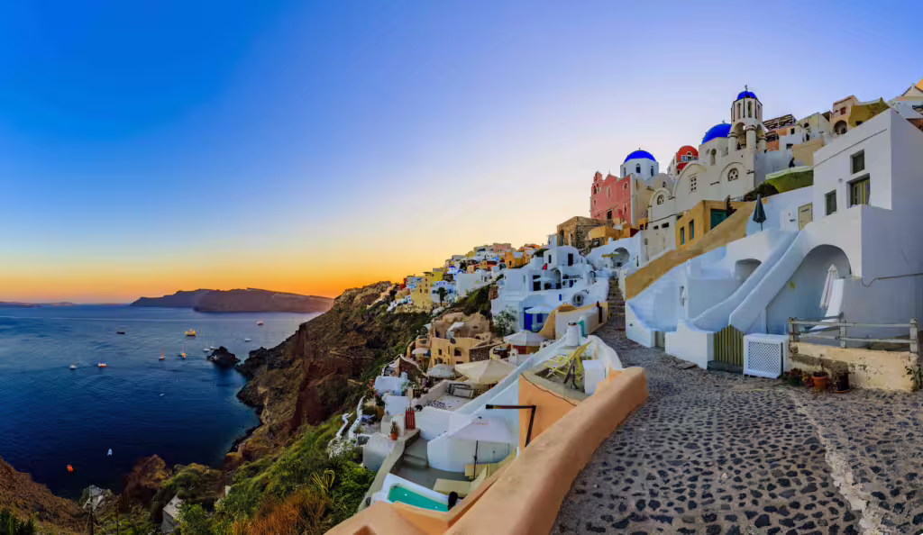 Nueva tarifa de 20 euros para turistas que desembarcan en Santorini y Mikonos en temporada alta