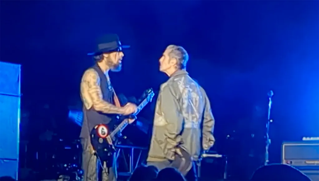 Caos en el escenario: Perry Farrell y Dave Navarro se enfrentan a golpes durante concierto de Jane’s Addiction