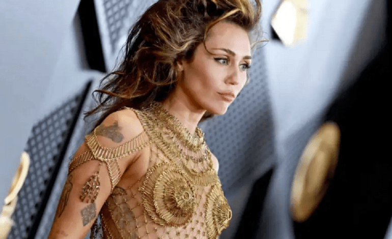 Miley Cyrus Enfrenta Demanda por Plagio: Aseguran que ‘Flowers’ Copia Elementos de Canción de Bruno Mars