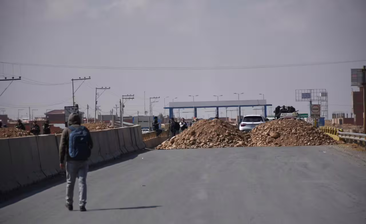 Se reanuda el transporte entre La Paz y Copacabana tras diez días de bloqueo