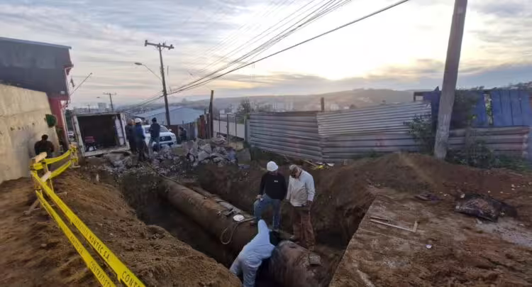 Esval cubrirá los daños causados por la rotura de tubería en cerro Ramaditas, Valparaíso