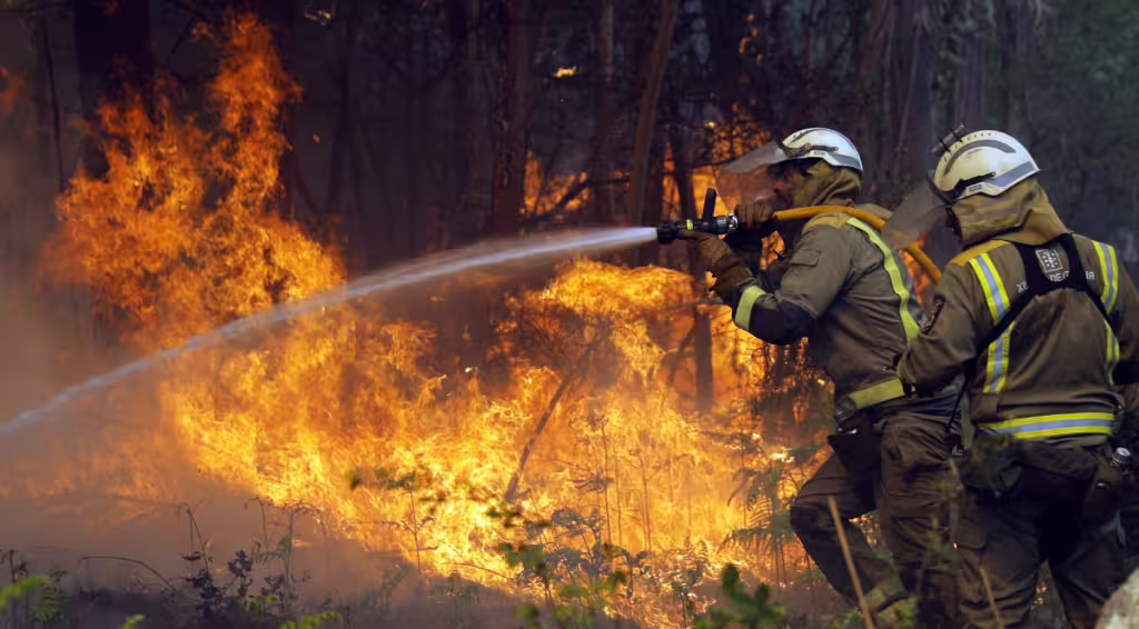 Cuatro víctimas mortales y decenas de heridos por incendios en Portugal