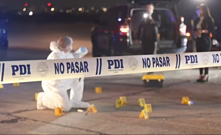 Policía frustra intento de robo de auto en Macul con intercambio de disparos