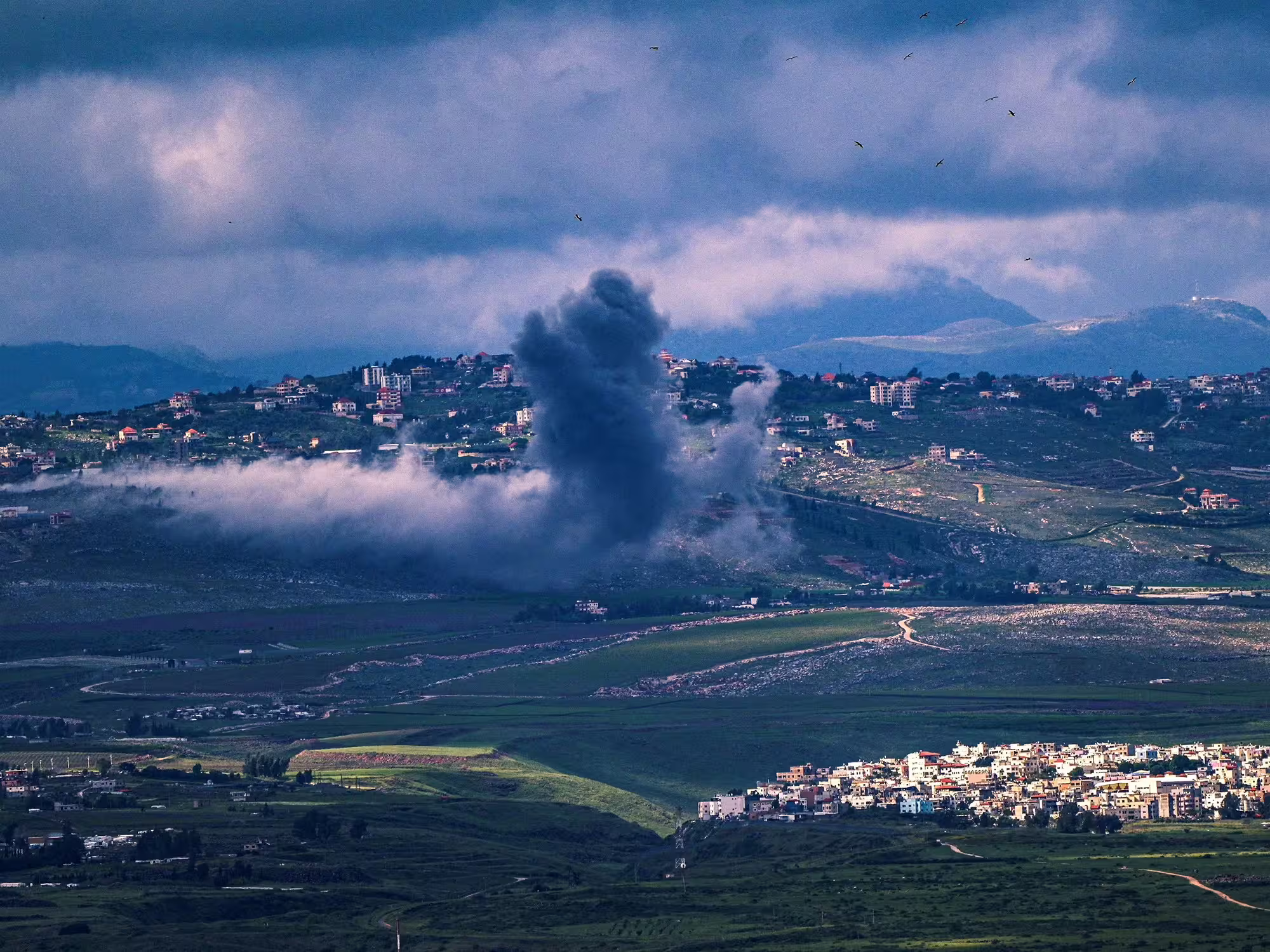 Israel lanza ofensiva terrestre en Líbano contra Hezbollah: primeras acciones en la frontera