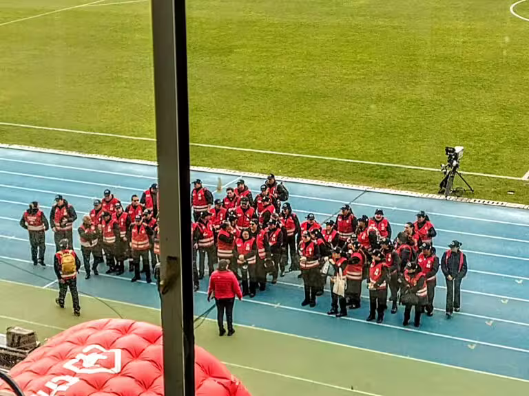 Santiago Wanderers enfrenta nueva polémica: empresa de seguridad denuncia deuda que causó suspensión del partido ante UdeC