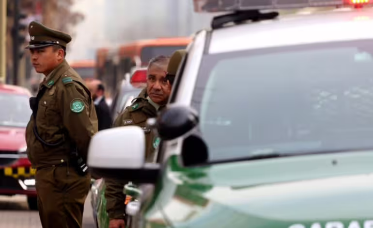 Detienen a taxista que atropelló a carabinero tras intentar evadir control en Santiago