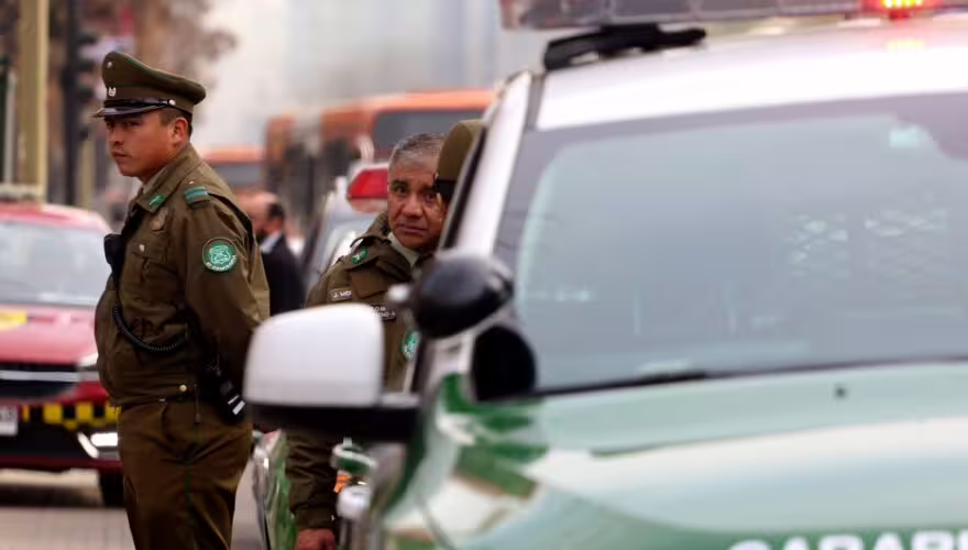 Detienen a taxista que atropelló a carabinero tras intentar evadir control en Santiago