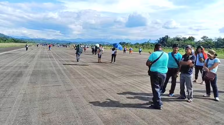 Seguidores de Evo Morales toman aeropuerto y acusan al Gobierno de atentado en Bolivia