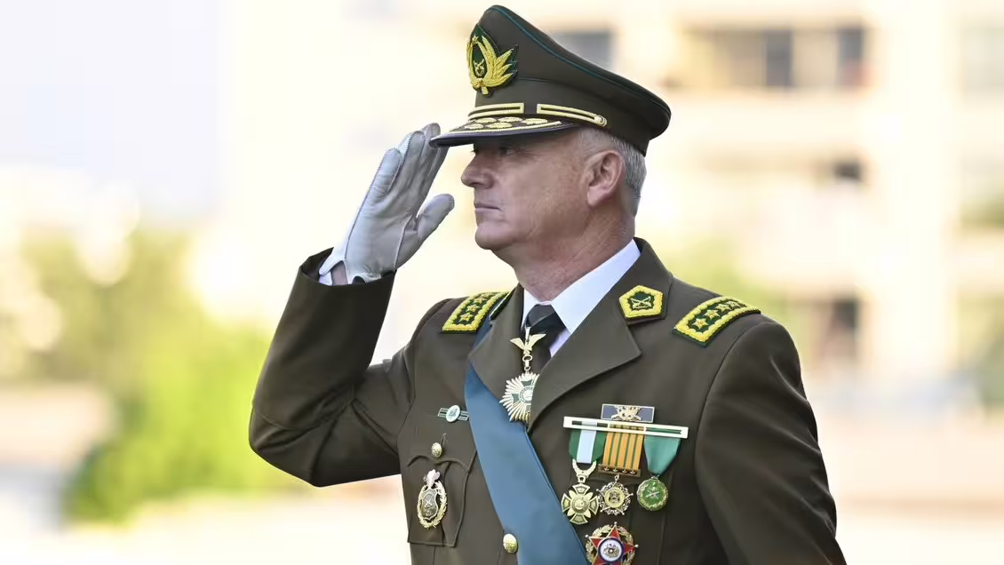Marcelo Araya asume como nuevo general director de Carabineros y se reúne con ministra Tohá