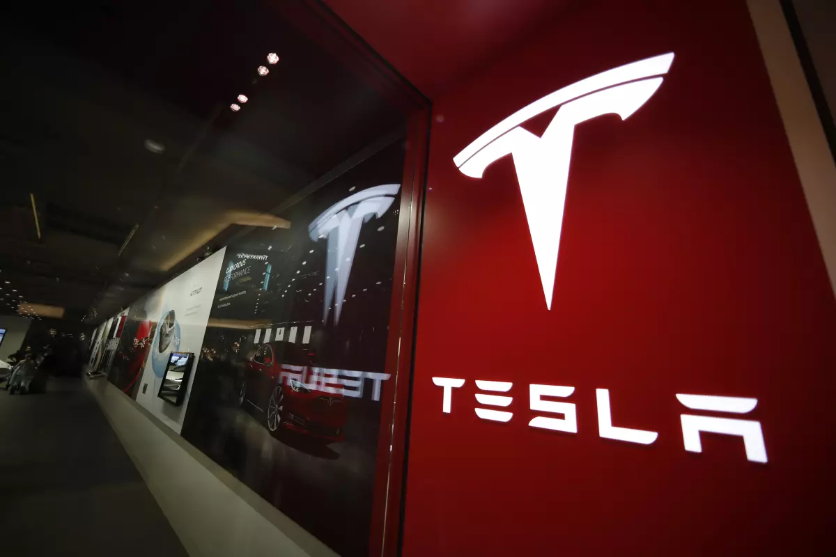 Acciones de Tesla caen un 8,78 % tras decepcionante presentación del Cybercab