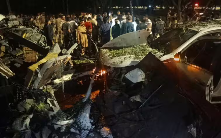 Atentado en Pakistán deja dos chinos muertos y casi 20 heridos cerca de aeropuerto de Karachi