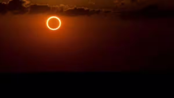 Comienza el Eclipse Solar: Sigue en Vivo el “Anillo de Fuego”