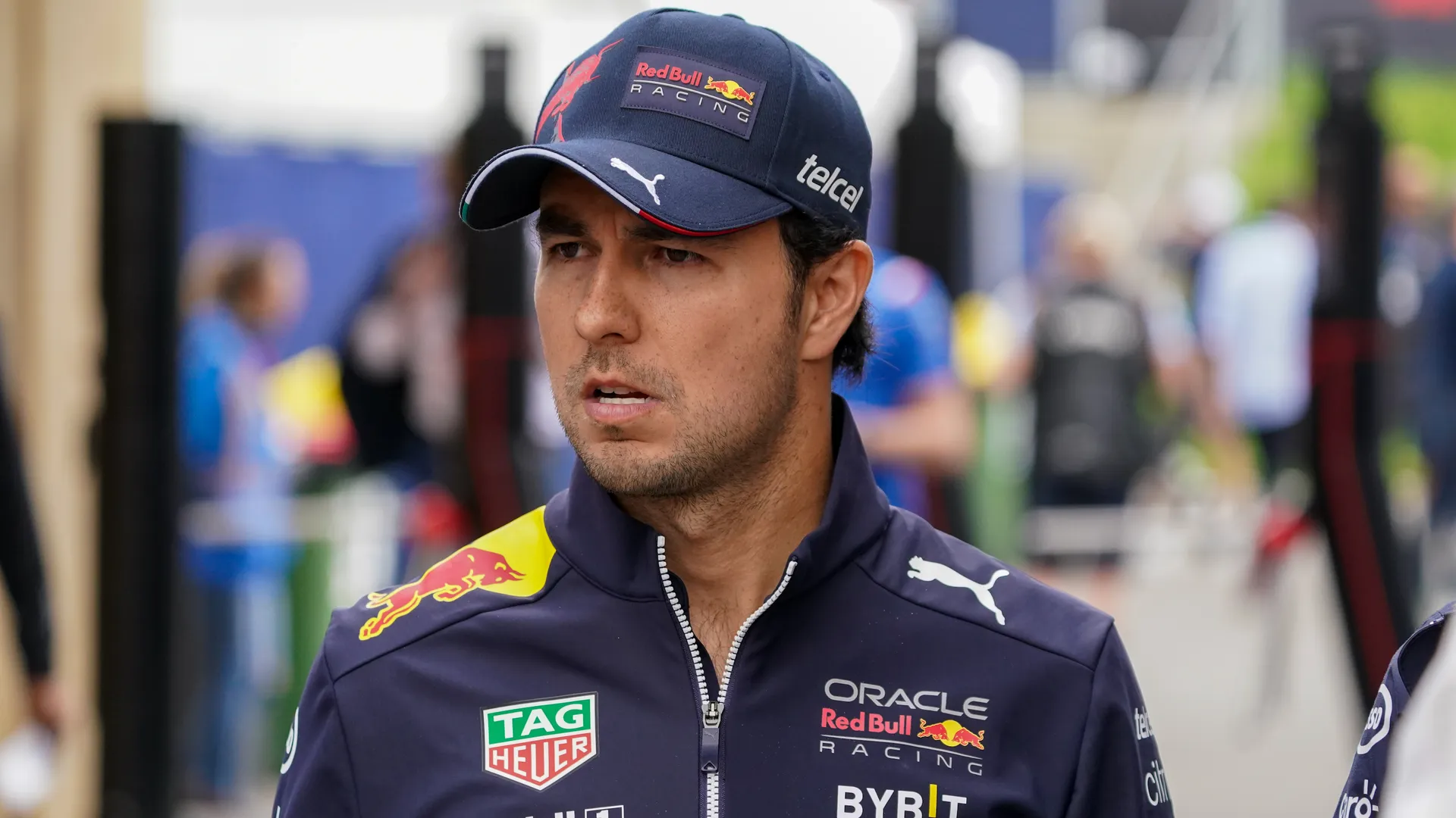 Red Bull duda de la continuidad de ‘Checo’ Pérez para 2025 y busca reemplazo más joven