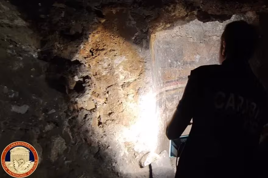 Descubrimiento fortuito de una iglesia medieval durante excavaciones ilegales en Nápoles