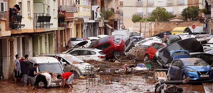 España enfrenta devastadoras inundaciones: continúan los rescates y promueven ayudas rápidas a afectados